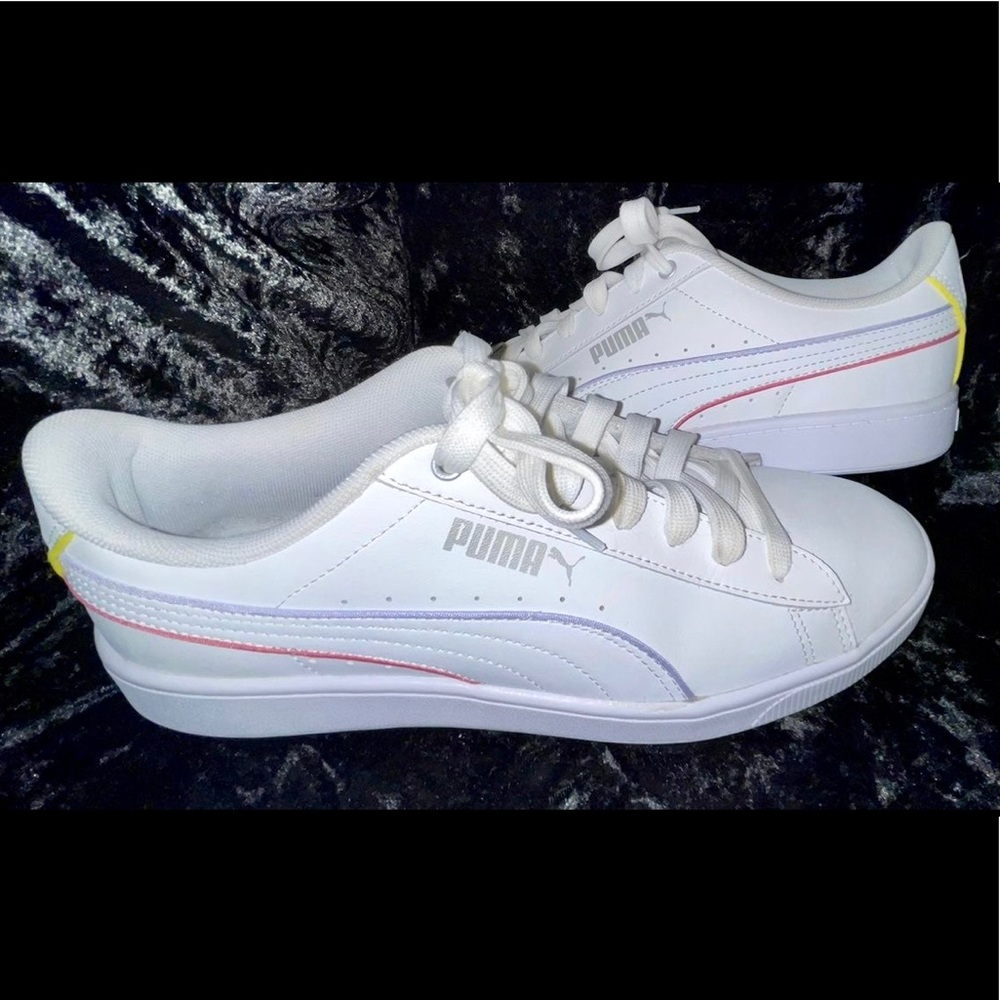 Women's Puma Vikky Sneakers V2 374512 size: 8.5